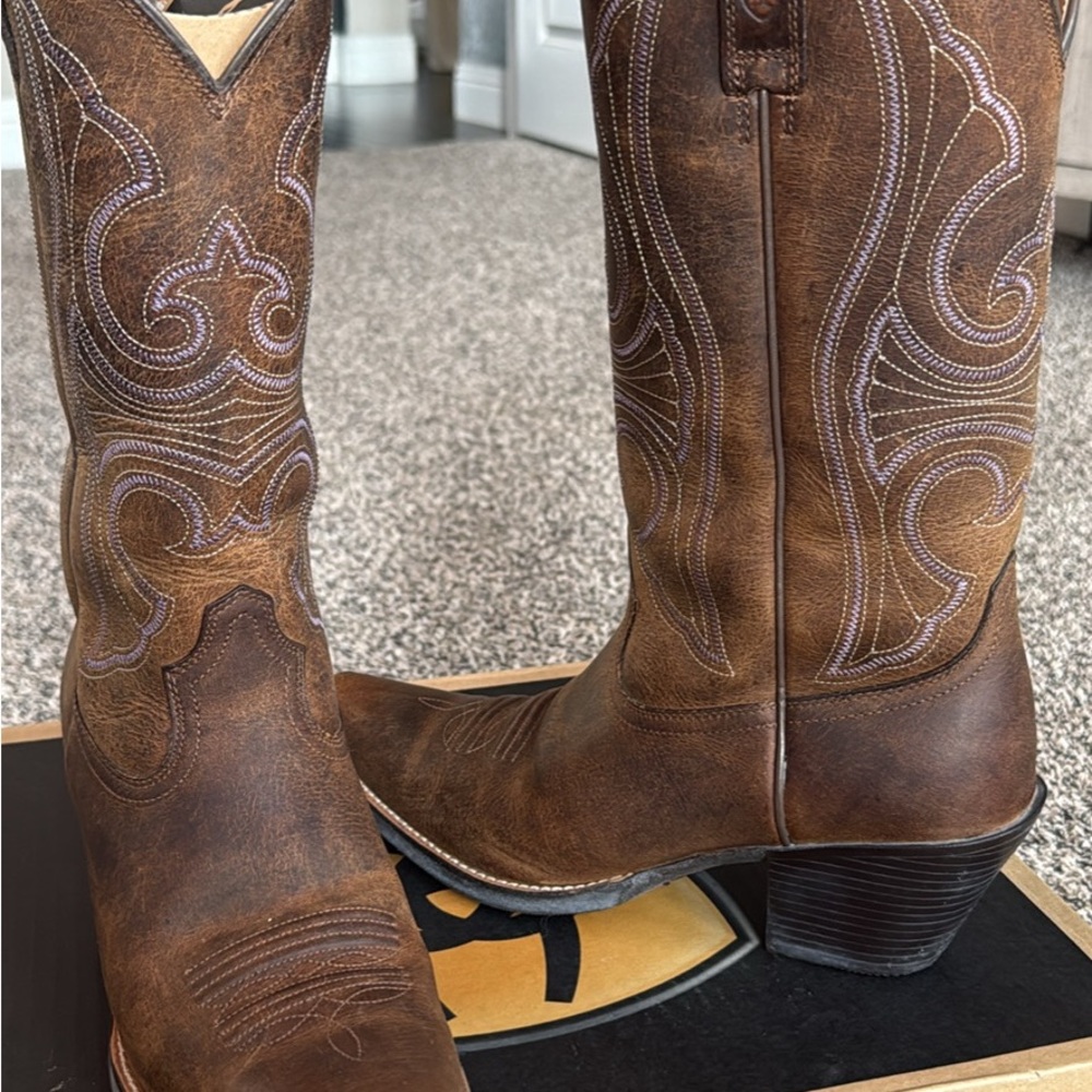 Ariat Women's Distressed Brown cowgirl boots